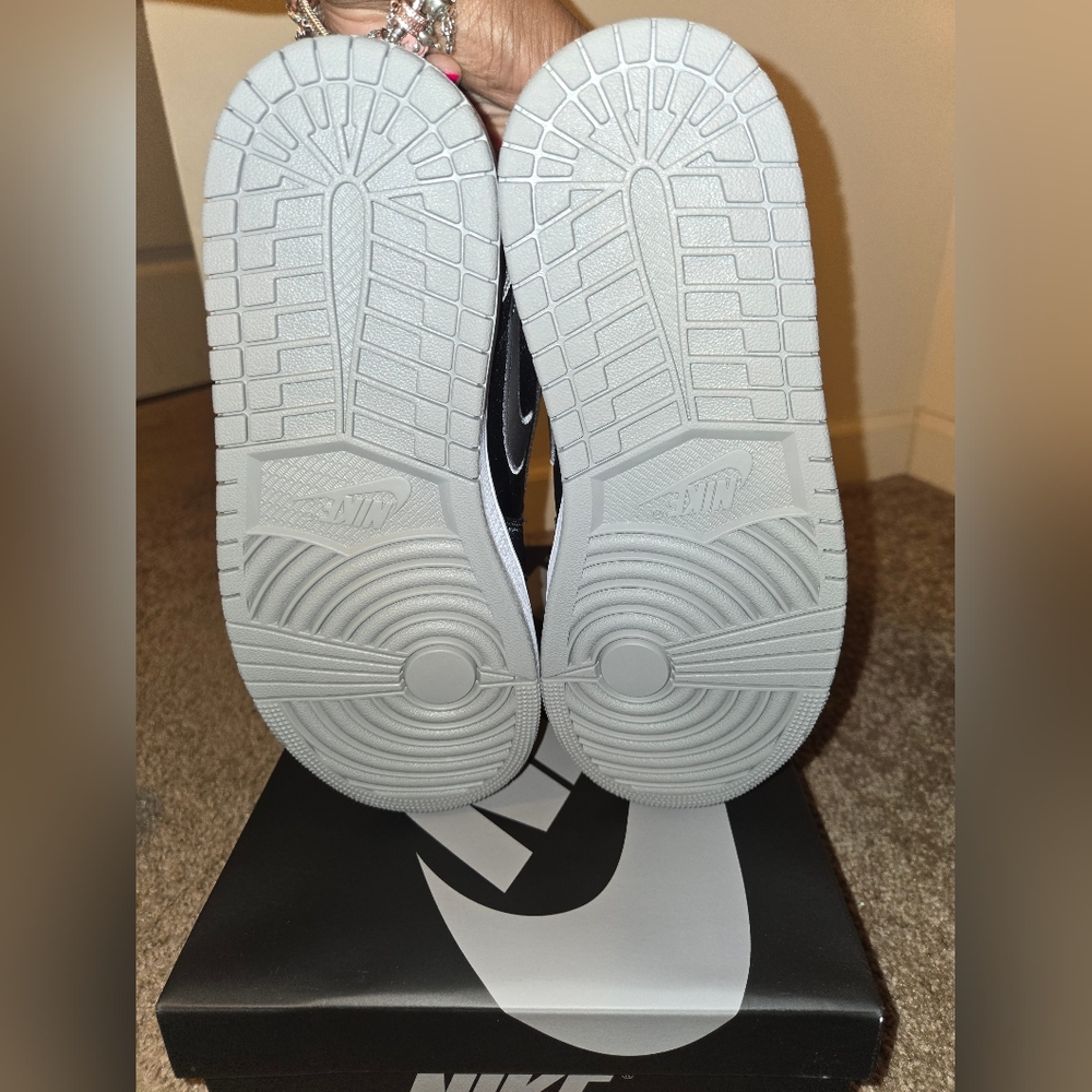 NIB Air Jordan 1 Retro High OG Satin Shadow - Picture 6 of 9